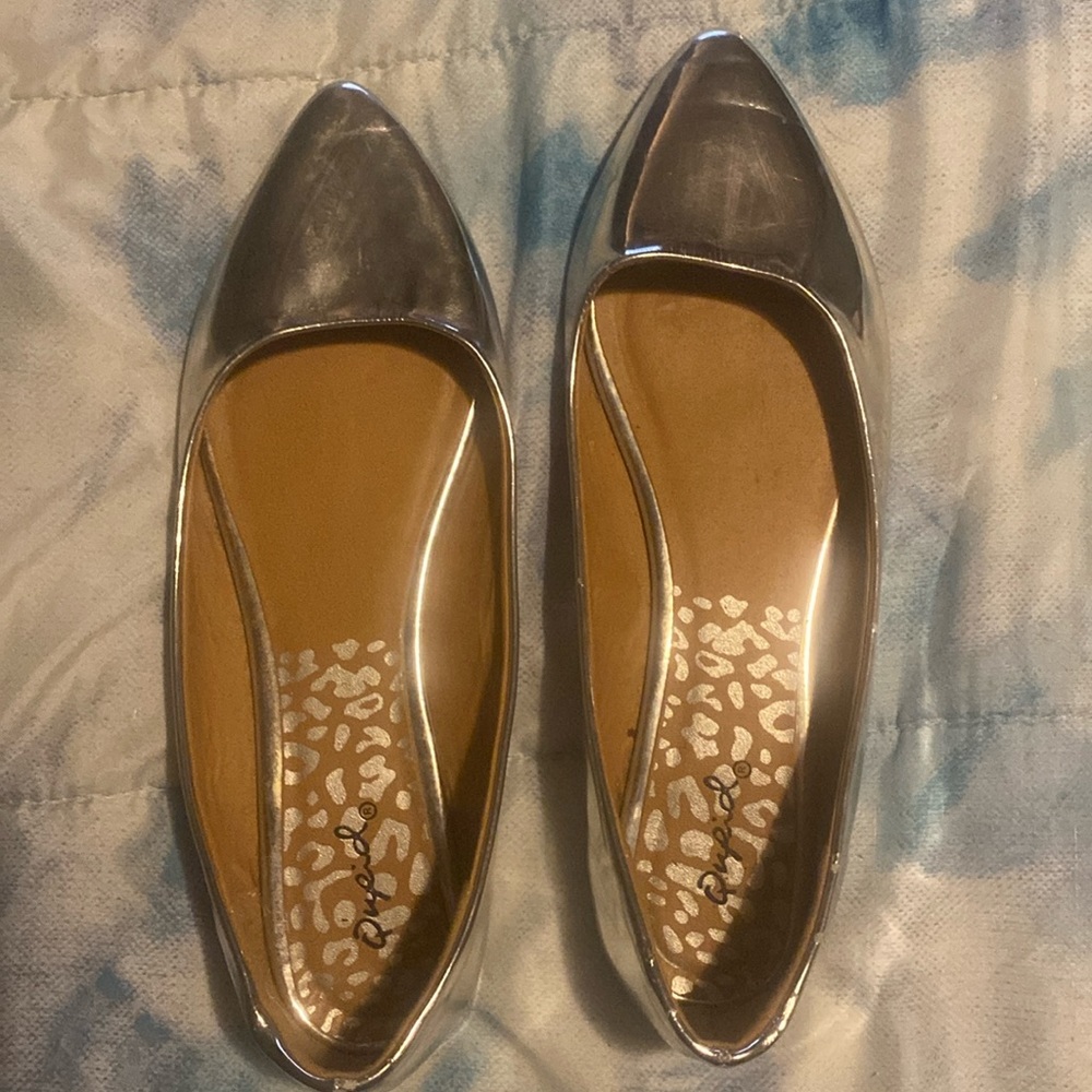 Silver flats size 7